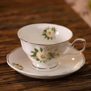 
                  
                    Luxury Ceramic Mark Gold Rim Tea Cup and Saucer Spoon Set
                  
                